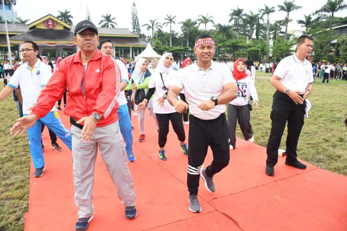 Kasdam I/BB Menghadiri Acara Tari Sajojo dan Gerak Jalan Sehat