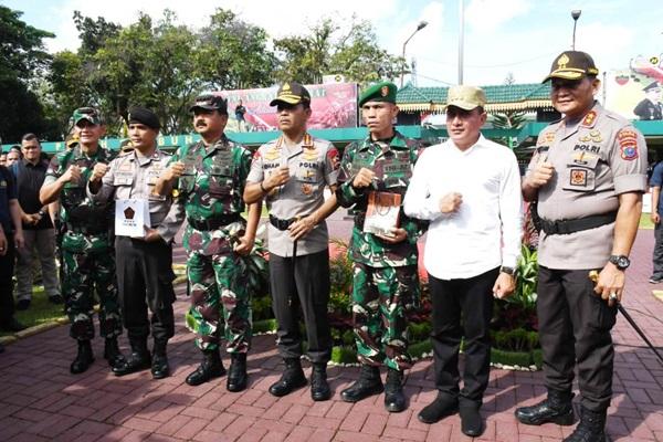 Di Medan, Panglima TNI dan Kapolri Beri Penghargaan Dua Prajurit TNI dan Polri 