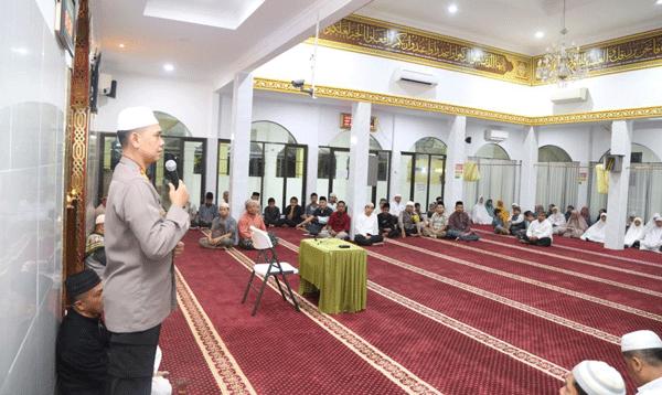 Hubungan Silaturahmi Kapolrestabes Medan Terus dilakukan dengan sholat Subuh Berjemaah