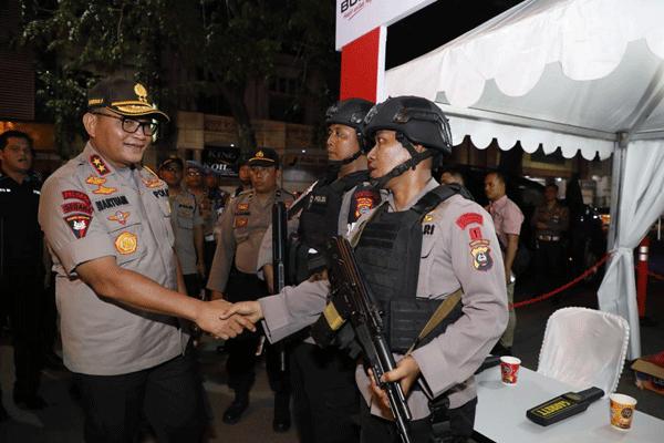 Kapolda Sumut Irjen Pol Martuani Sormin Melakukan Pemantauan Personel Disetiap Gereja