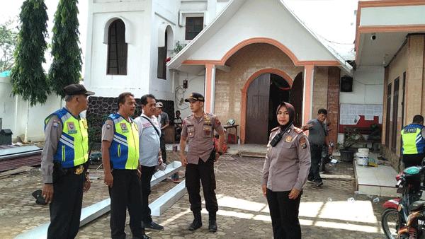 Polsek Patumbak Laksanakan Patroli Skala Besar Ke Gereja