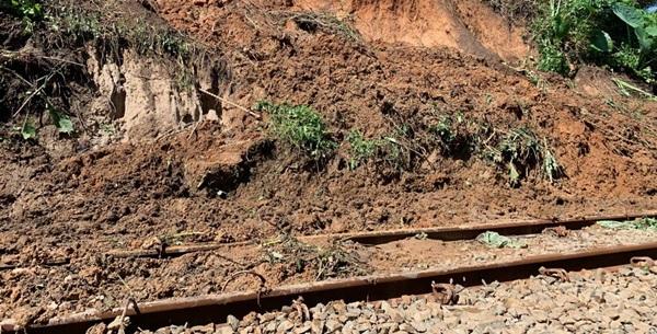 Tertimbun Longsoran Tanah, Rute Kereta  Medan-Siantar Belum Bisa Dilalui 