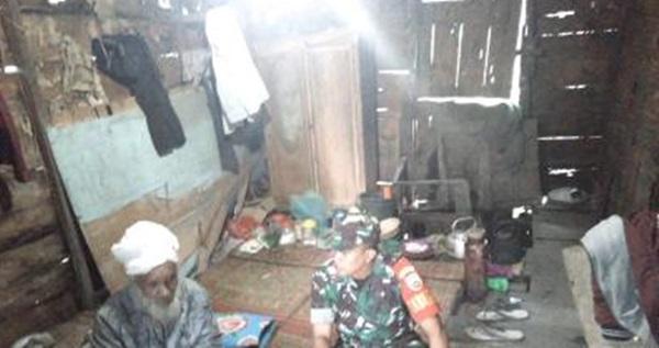 Babinsa Desa Bandar Baru Bantu Warga Kurang Mampu