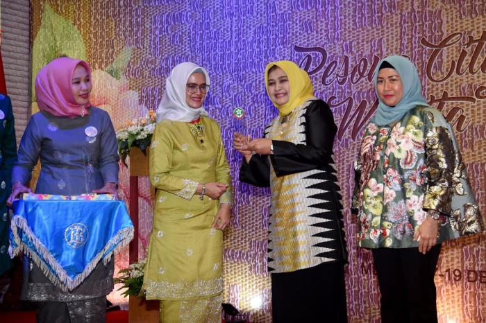  Ketua TP PKK Sumut Apresiasi  Pasar Gaya IWABA Medan