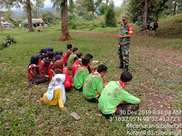 Babinsa Sibolagit Beri Wasbang Kepada Pelajar