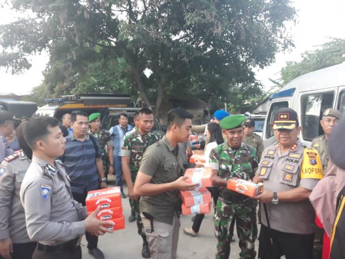 Pemudik Melintas Wilayah Hukum Polres Batubara, Kapolres Berikan Nasi Kota