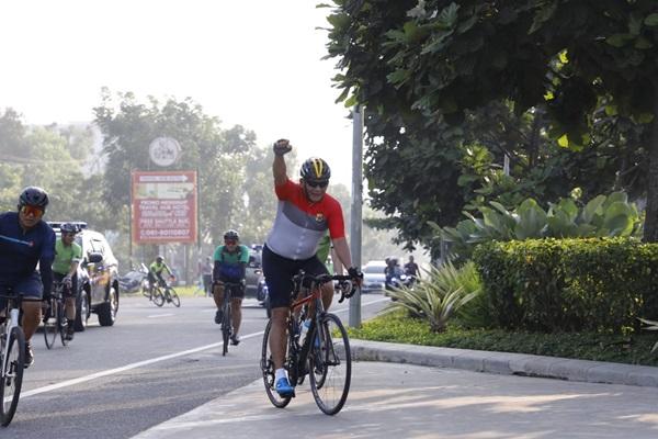 Sapa Warga dan Pantau Situasi Kamtibmas, Kapoldasu Patroli Bersepeda dari Medan Hingga Kualanamu