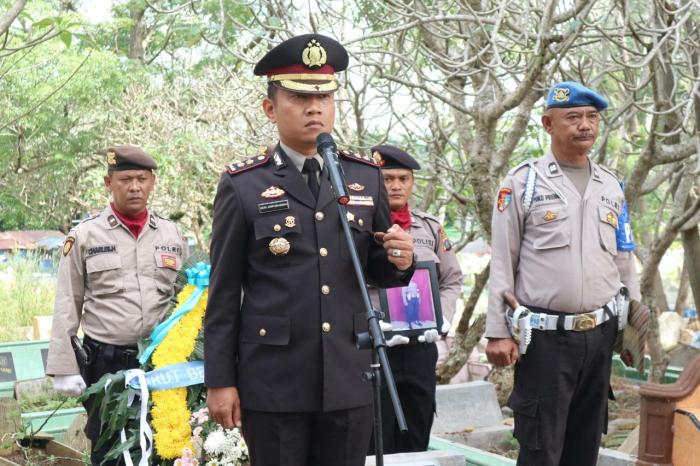 Kapolres Simalungun AKBP Heribertus Ompusunggu, Pimpin Upacara Pemakaman Alm. Aiptu Ramli Damanik
