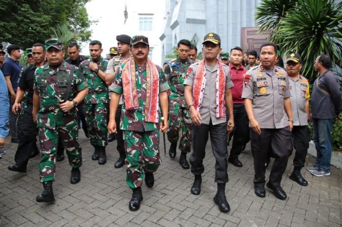 Kapolri Bersama Panglima TNI Cek Kesiapan Natal dan tahu Baru di  Manado Sulut