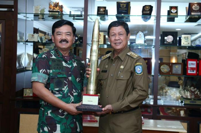 TNI Terima Sertifikat Hibah Lahan Pembangunan Mako Kogabwilhan I