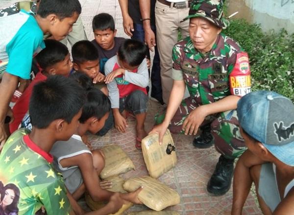 Babinsa Kodim 0308/Pariaman Amankan Ganja 10 Kg