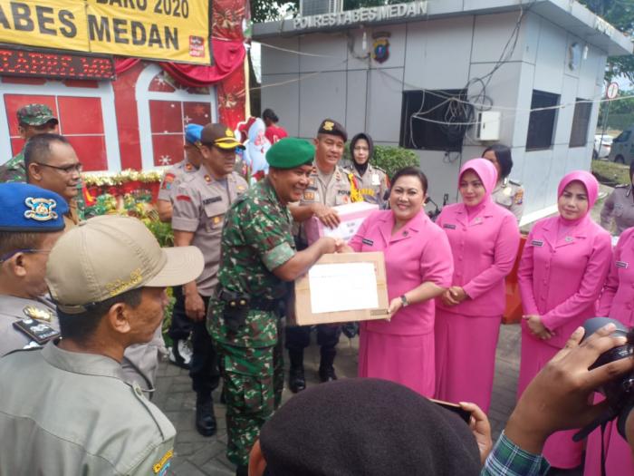 Kunjungan Ketua Bhayangkari Polda Sumut Ke Pos Pam X Manhattan 