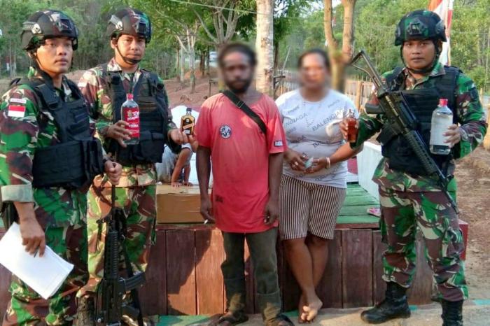 108 Botol Miras Berhasil Diamankan Satgas Yonif 411 Kostrad di Jalan Trans Papua