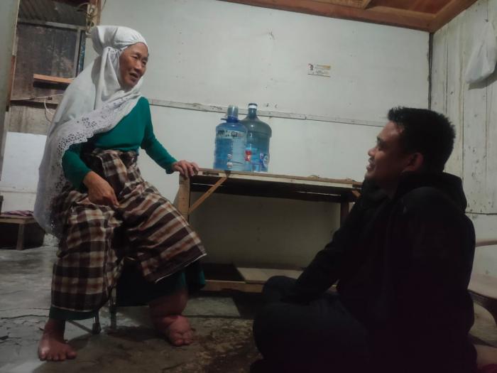 Nenek Khadijah Terharu Dapat Kunjungan Bobby Nasution