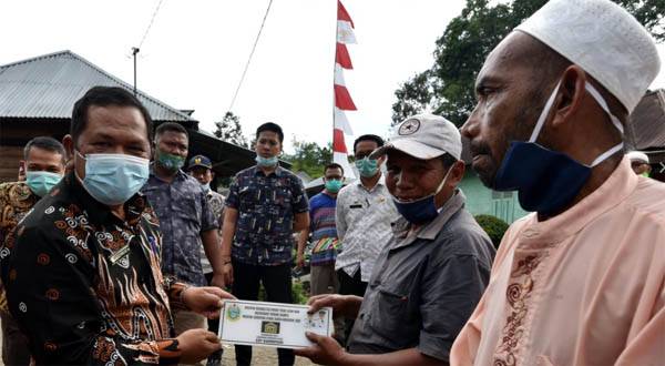 Walikota PSP Serahkan Kunci Rumah Kepada Penerima RTLH