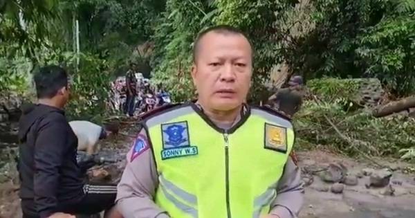 Longsor Putuskan Jalur Medan- Brastagi