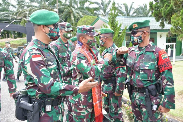 Pangdam I/BB Periksa Kesiapan Personel Operasi Pamtas RI - PNG Yonif 122/TS
