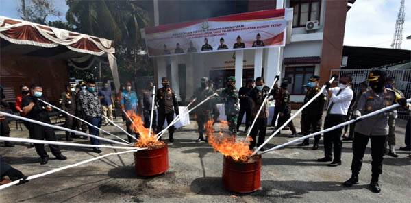 Kejari PSP Musnahkan Barang Bukti Disaksikan Walikota dan Unsur Forkopimda