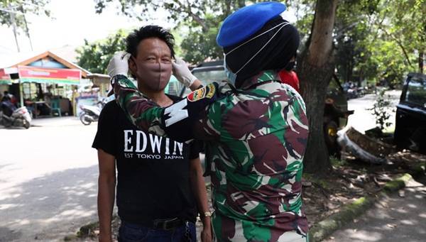 Pomdam I/ BB Gelar Operasi Pendisiplinan dan Edukasi Prokes Kepada Warga Kecamatan Medan Timur