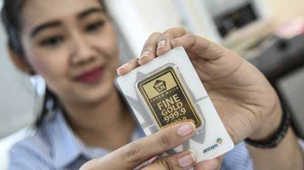 Harga Emas Antam Naik Rp5.000 Per Gram
