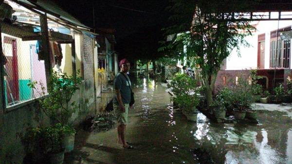 Sungai Padang Kembali  Meluap, Semalaman Warga Terendam