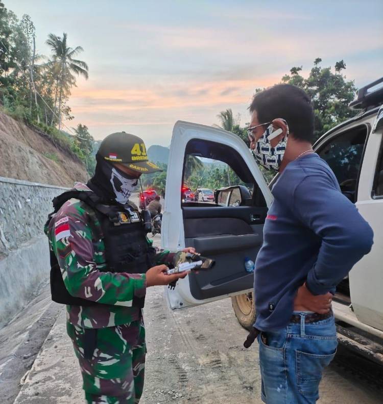 Satgas Yonif MR 413 Amankan 1 Pucuk Pistol Jenis Revolver Dari Hasil Sweeping