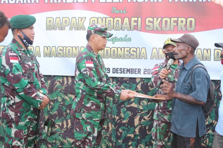 Warga Kampung Skofro Hibahkan Tanah Adat seluas 21 Hektar Kepada Satgas Yonif MR 413 Bremoro Kostrad