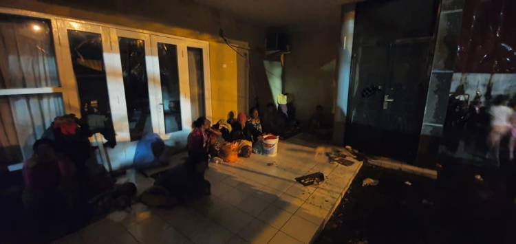 Tanggulangi Becana Banjir, Polda Sumut Sigap Dirikan Tempat Pengungsian Untuk Masyarakat.