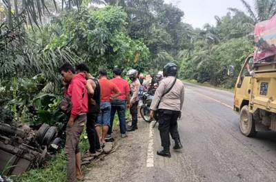 Truk Bawa Beras, Naik Tanjakan Tak Kuat dan Munudur Akhirnya...
