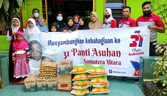 JNE Cabang Medan Santuni 31 Panti Asuhan di Sumatera Utara