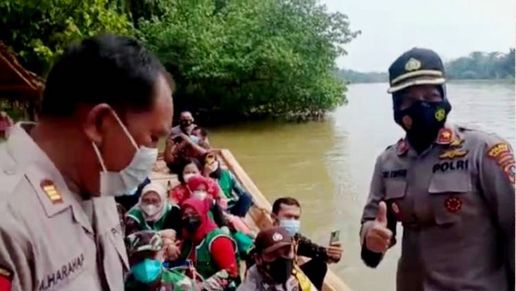 Kompol Sri Juliani Siregar Berikan Vaksinasi Covid 19 Bagi Warga Masyarakat