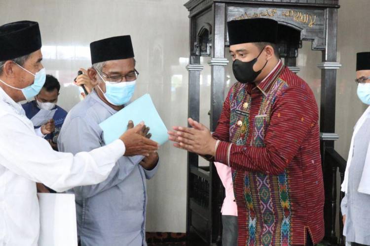 Bobby Nasution Lakukan Safari Jum'at ke Masjid Jami&rsquo; Hanifah