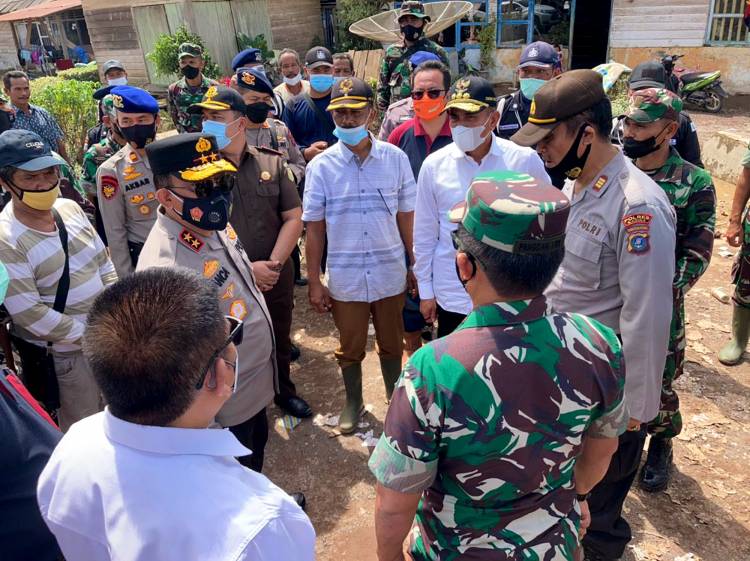 Tinjau Banjir Madina dan Serahkan Bantuan,  Edy Rahmayadi: Alhamdulillah Sudah Surut