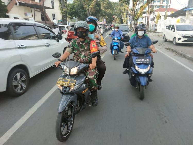 Himbau Masyarakat Untuk Tetap Dirumah Pada Malam Pergatian 2021, Babinkamtibmas Polsek Medan Baru Gelar Patroli Dialogis
