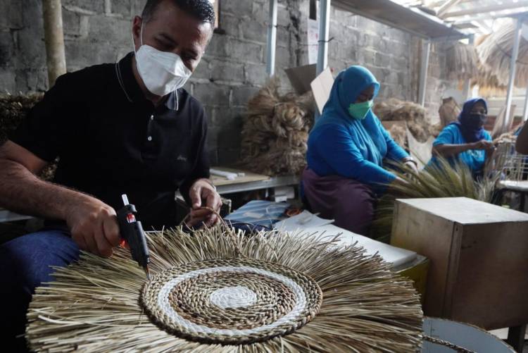 Musa Rajekshah Kunjungi Owner Palem Craft Bisnis Kerajinan Home Decor