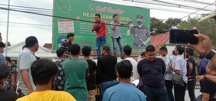 Ratusan Massa Demo Kantor Kejari Tanjungbalai Terkait Dugaan Pelanggaran SOP Penanganan Kasus Jalan Lingkar