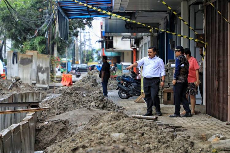 Pemko Medan pastikan tidak Adanya Tumpukan Tanah Hasil pengorekan Drainase di Sisi Jalan