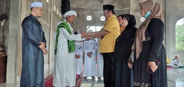 DPC Hanura Padangsidimpuan Beri Bantuan Pembangunan untuk Ponpes