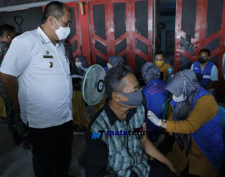 Warga Masyarakat Simpang Empat  Antusias Ikuti Vaksinasi Covid 19