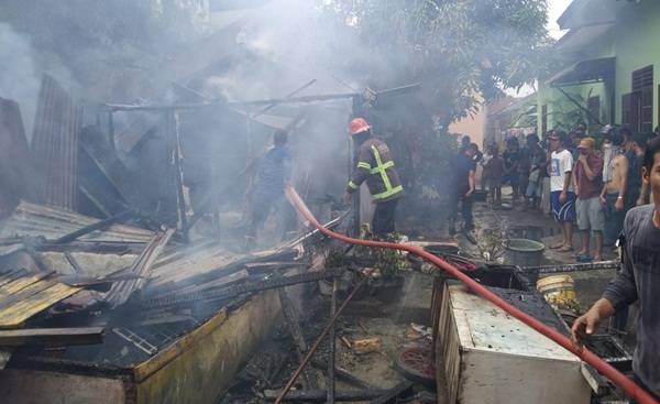Rumah Semi Permanen di Tanjung Gusta Ludes Terbakar