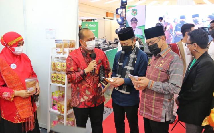 Pemko Medan Menggelar Bazar Produk UMKM Binaan Pemko Medan dan Dekranasda