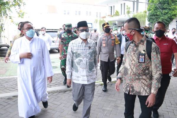 Mahfud MD Tinjau Prokes dan Pengamanan Gereja di Surabaya