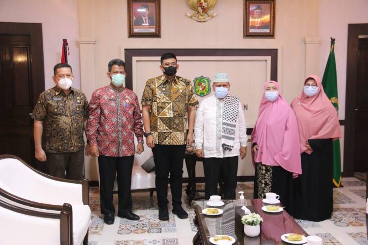 Wali Kota Medan Bobby Nasution Terima Audiensi Pengurus KBIH Kota Medan