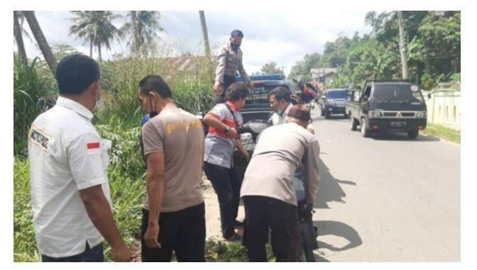 Polisi Beserta Warga Hentikan Tawuran Dua Kelompok Pelajar