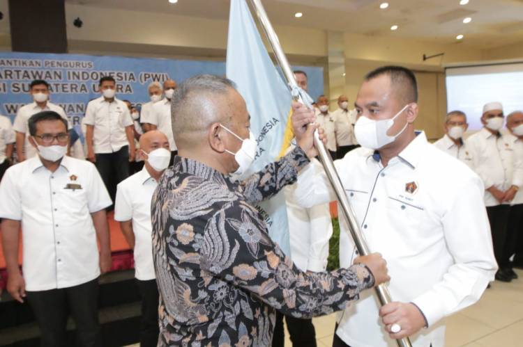 Ketua PWI Pusat Melantik Farianda Ketua PWI dan Pengurus Sumut