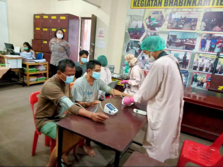 Tahanan Polsek Medan Baru Terima Vaksinasi Covid-19 Dosis Pertama