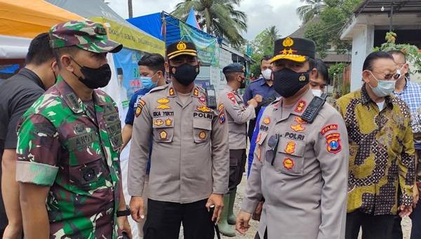 KSAD Tinjau Posko Pengungsian Bencana Erupsi Semeru