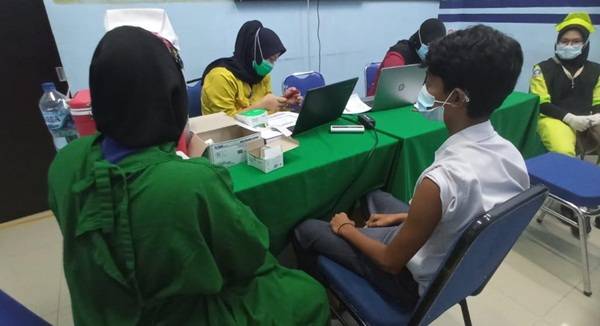 Pelajar Antusias Ikuti Vaksinasi Polsek Medan Timur