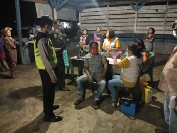 Kejar "Tayang" Vaksinasi Usai Hingga Malam Hari