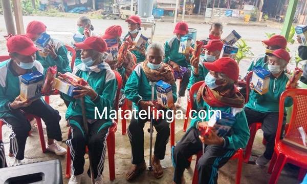 Lansia dan Kepala Keluarga di Desa Napitupulu Peroleh Bantuan
